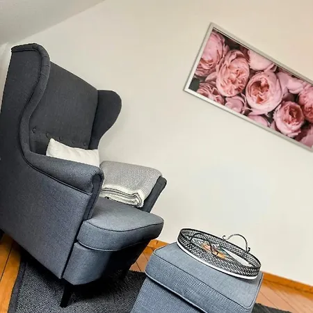 Apartment *to Hus* Am Rande Von Jever