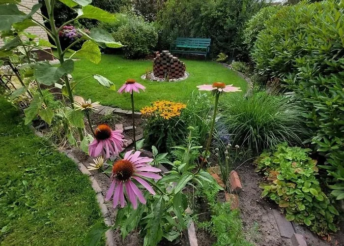 *to Hus* Am Rande Von