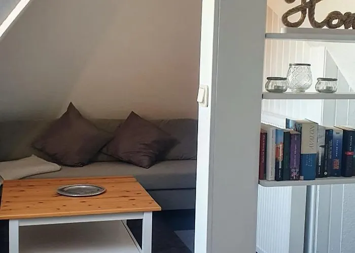 *to Hus* Am Rande Von